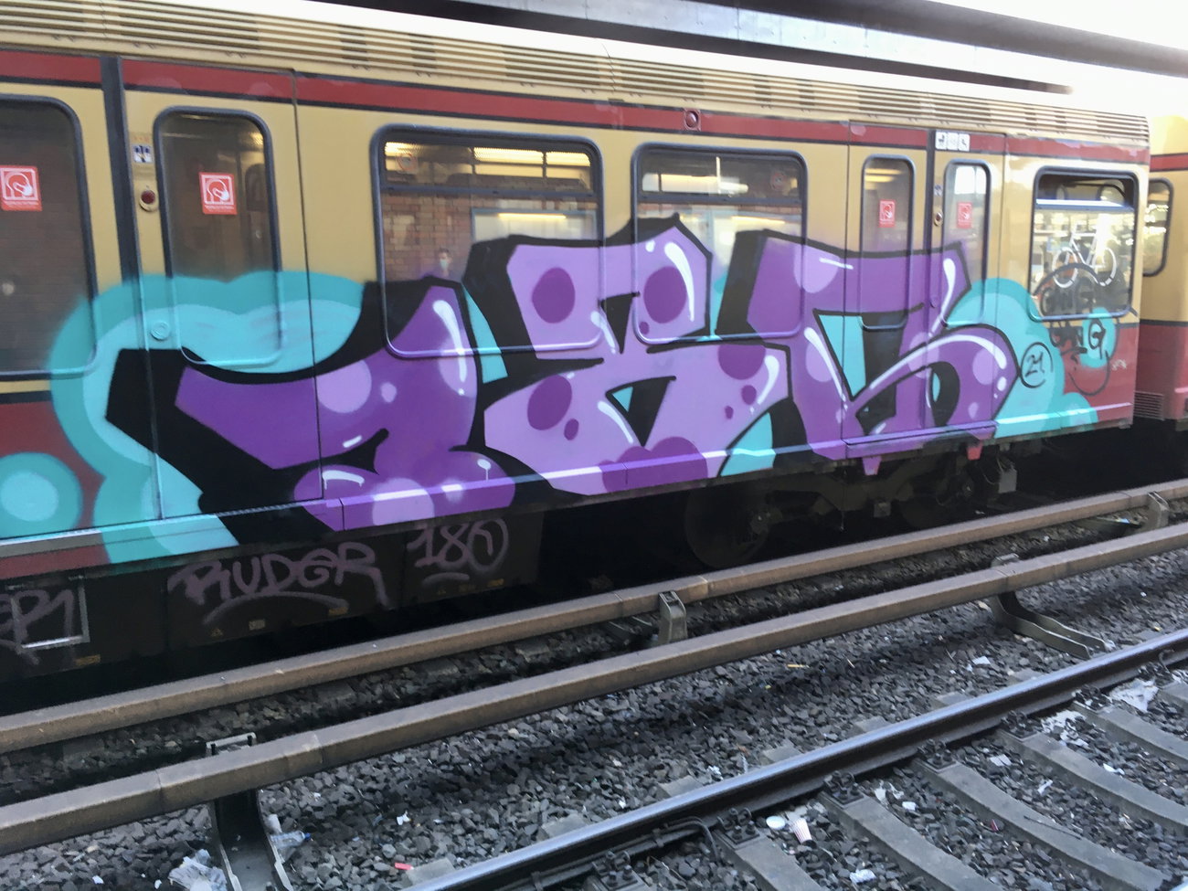 Graffiti Train in Berlin - Photo by DerDieDas - 180 (2021)