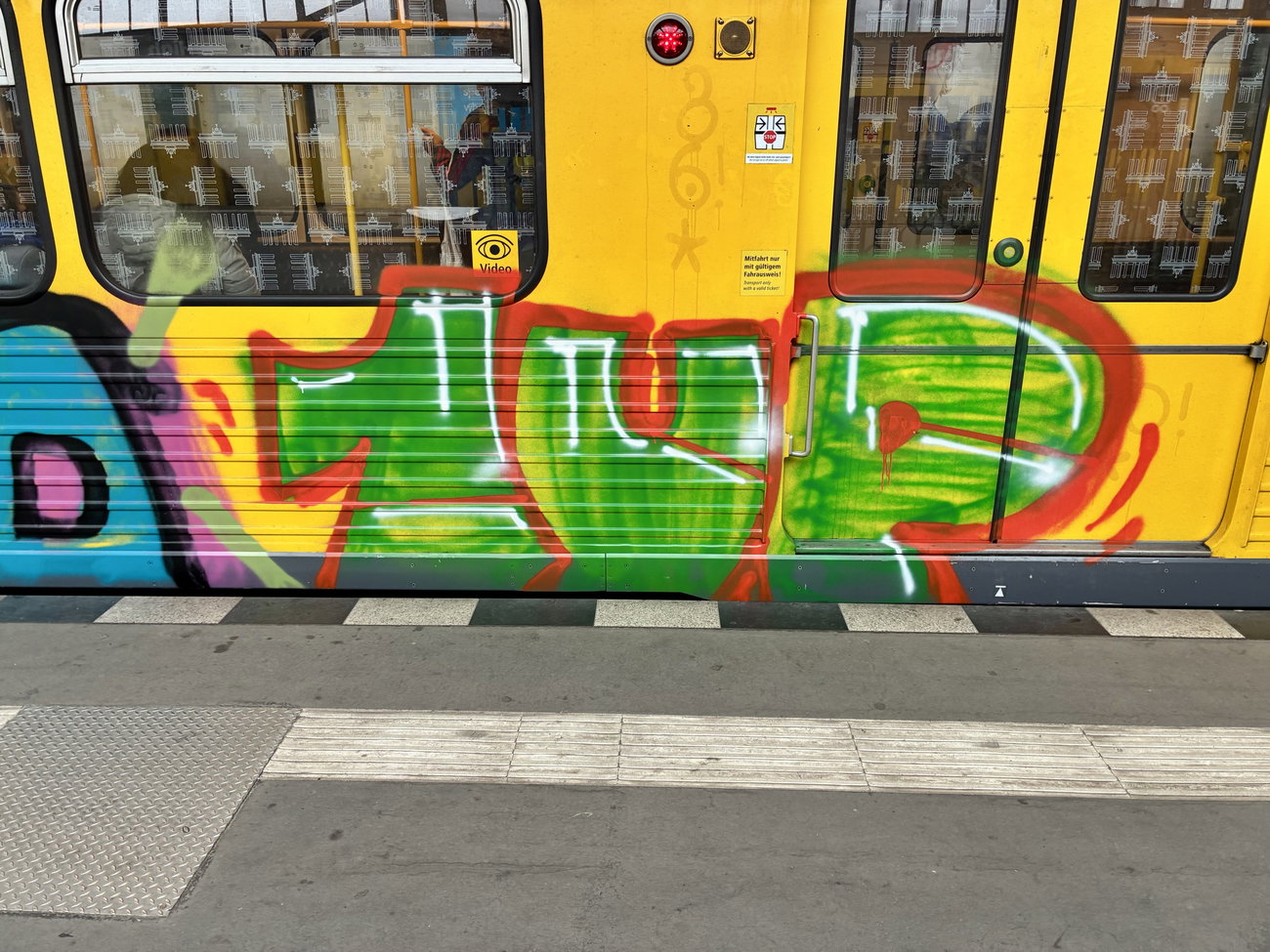 Graffiti Train in Berlin - Photo by DerDieDas - 1UP (2026)