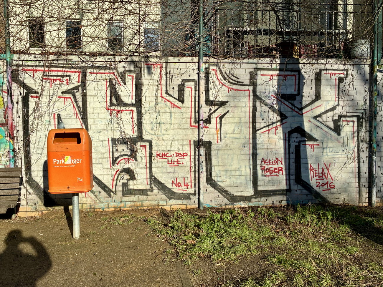 Graffiti Wall in Berlin - Photo by DerDieDas - Relax, KHC, DSF (2016)