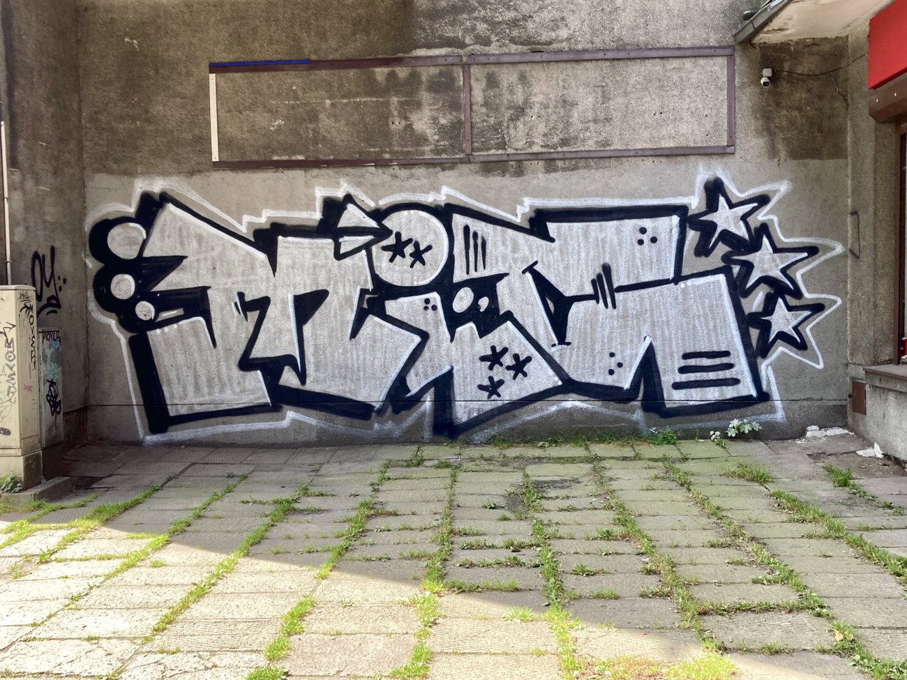 Graffiti Bombing in Riga - Photo by DerDieDas - MIC
