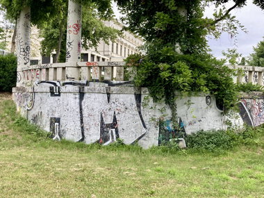 Graffiti Bombing in Mönchengladbach - Photo by DerDieDas - Hmm