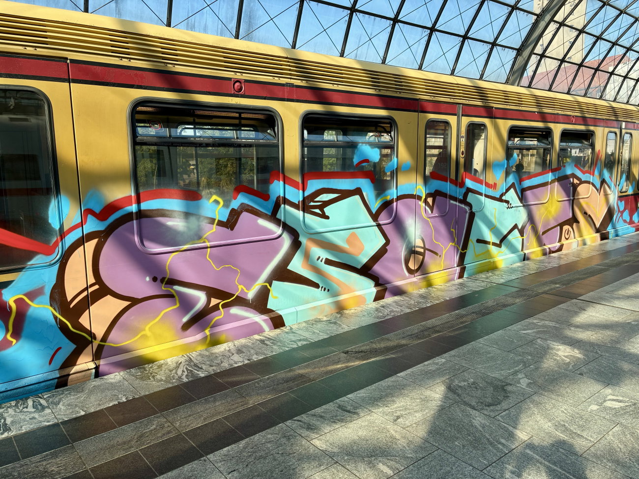 Graffiti Train in Berlin - Photo by DerDieDas - Esa, Cfs (2026)