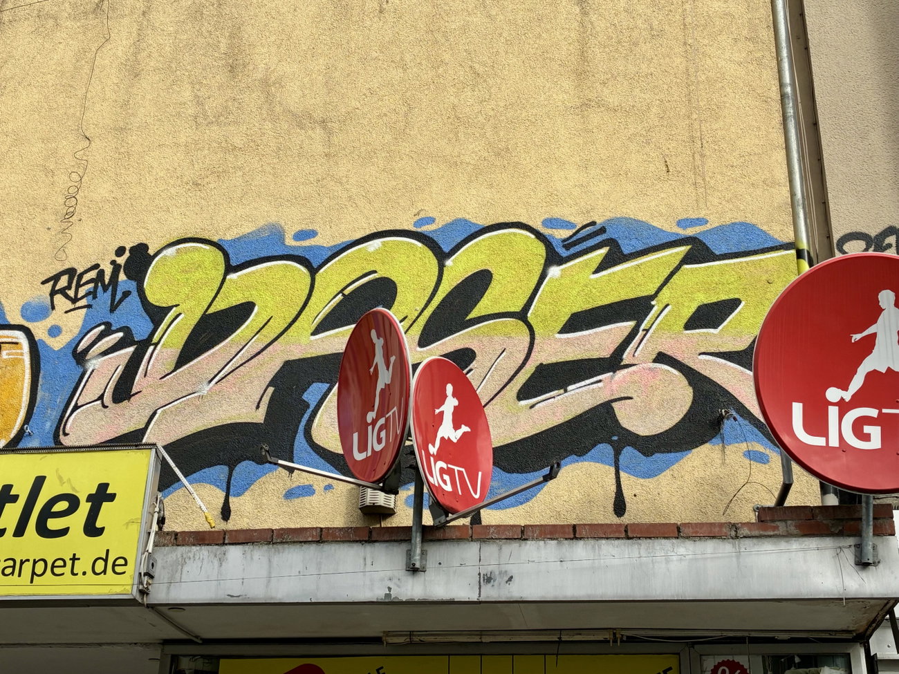 Graffiti Bombing in Berlin - Photo by DerDieDas - Daser