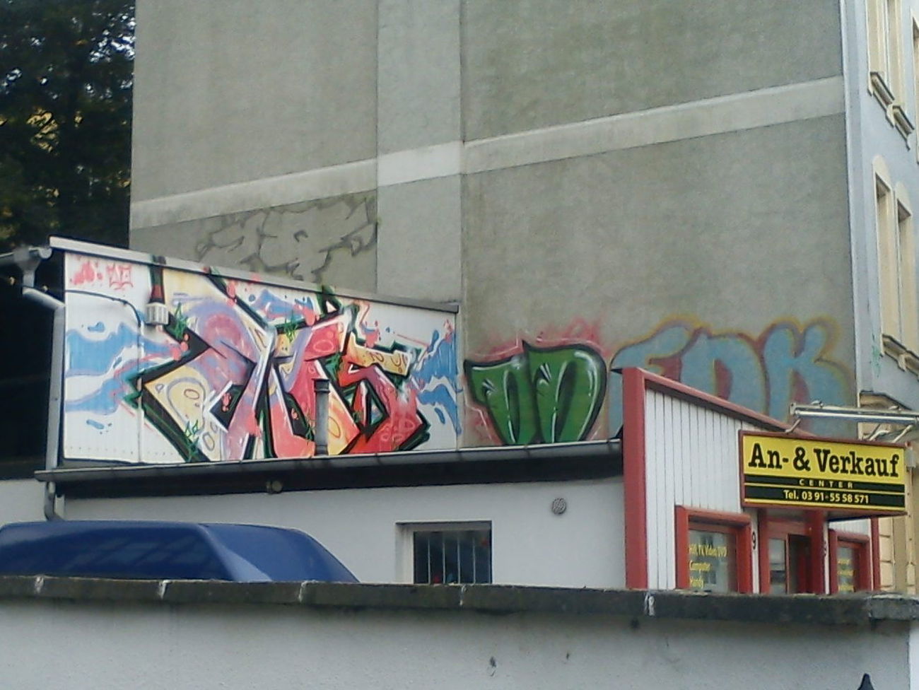 Graffiti Bombing - Photo by DerKoeter - oo, ohoh, crew