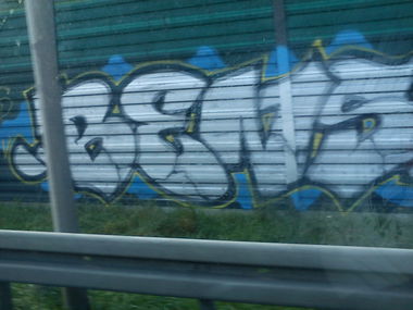 Graffiti Bombing - Photo by DerKoeter - oo, ohoh, crew