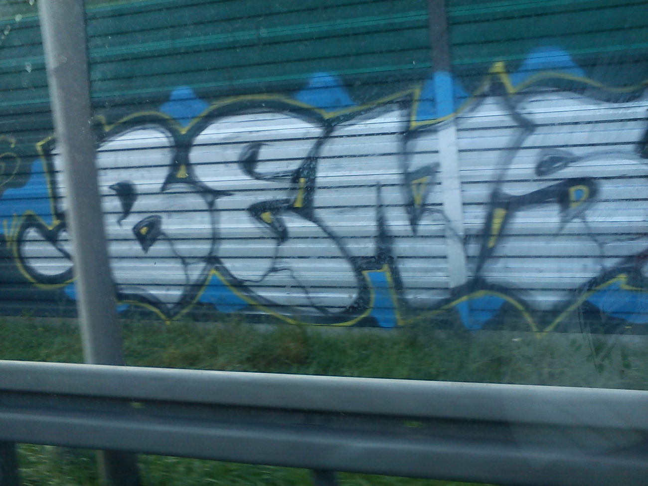 Graffiti Bombing - Photo by DerKoeter - oo, ohoh, crew