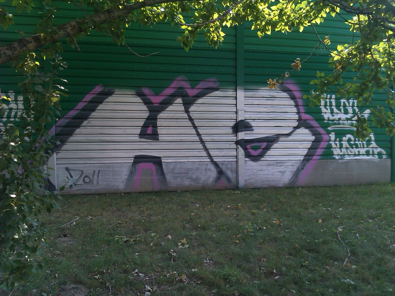 Graffiti Bombing - Photo by DerKoeter - he, magdeburg (2011)