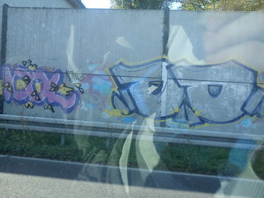 Graffiti Bombing - Photo by DerKoeter - idol, oo, ohoh