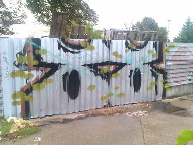 Graffiti Bombing - Photo by DerKoeter - ohoh, oo, crew