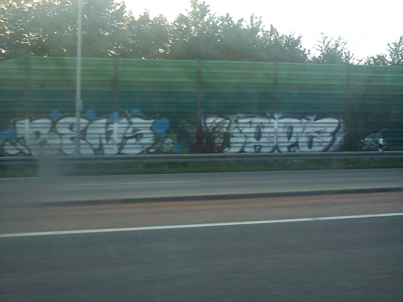 Graffiti Bombing - Photo by DerKoeter - oo, ohoh, crew