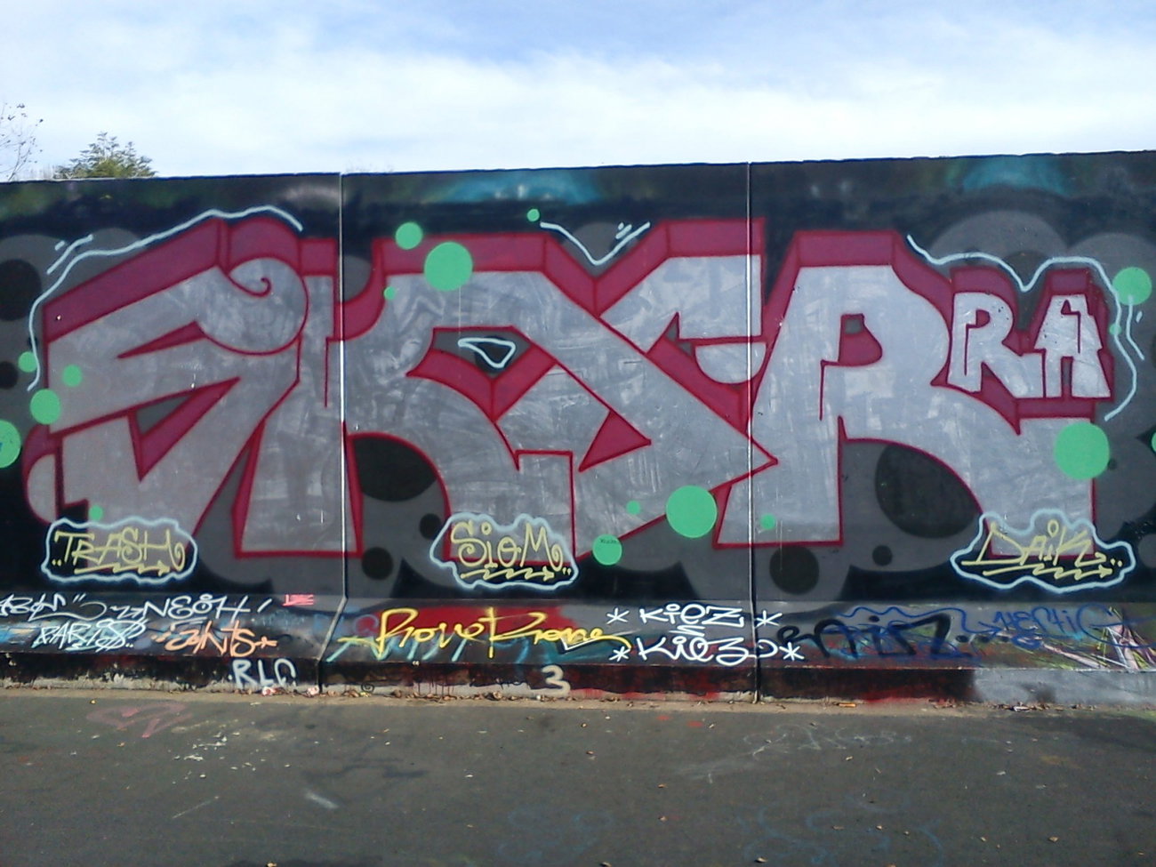 Graffiti Wall - Photo by DerKoeter - skyr, ra, crew
