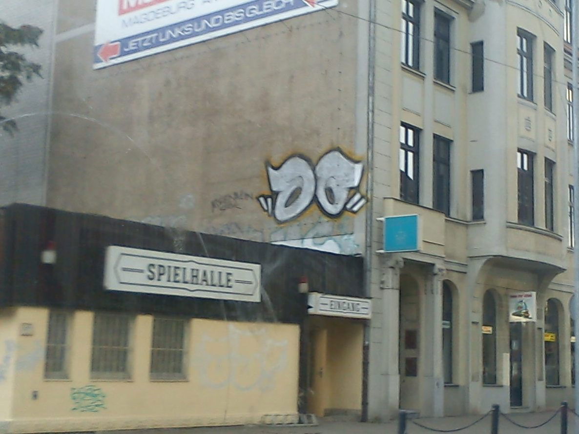 Graffiti Bombing - Photo by DerKoeter - oo, ohoh, crew