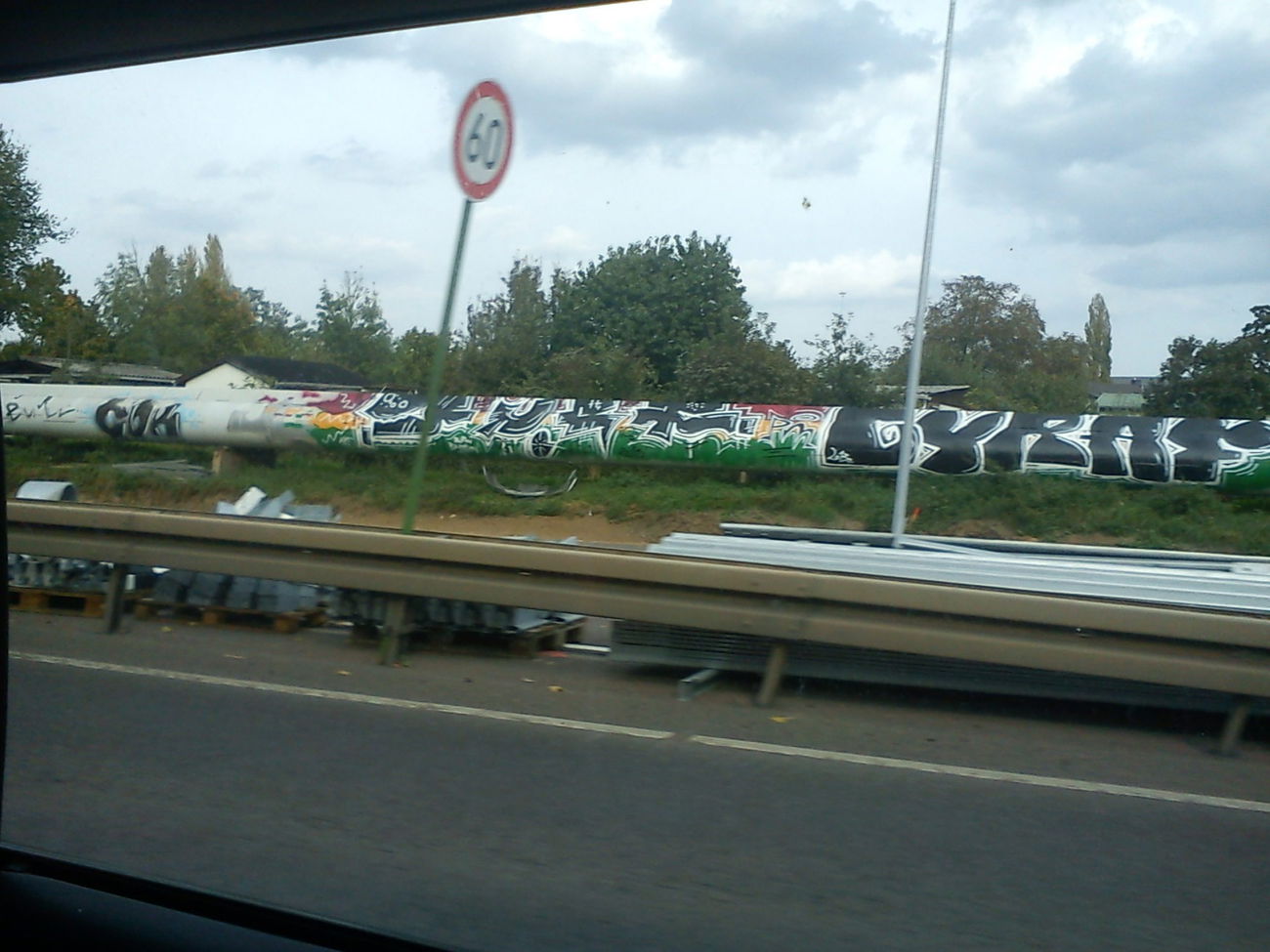 Graffiti Bombing - Photo by DerKoeter - pm, crew, gyraf