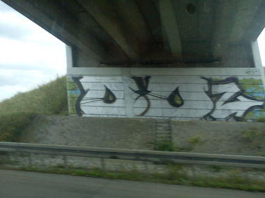 Graffiti Bombing - Photo by DerKoeter - oo, ohoh, crew