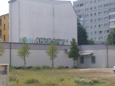 Graffiti Wall - Photo by DerKoeter - amor, magdeburg