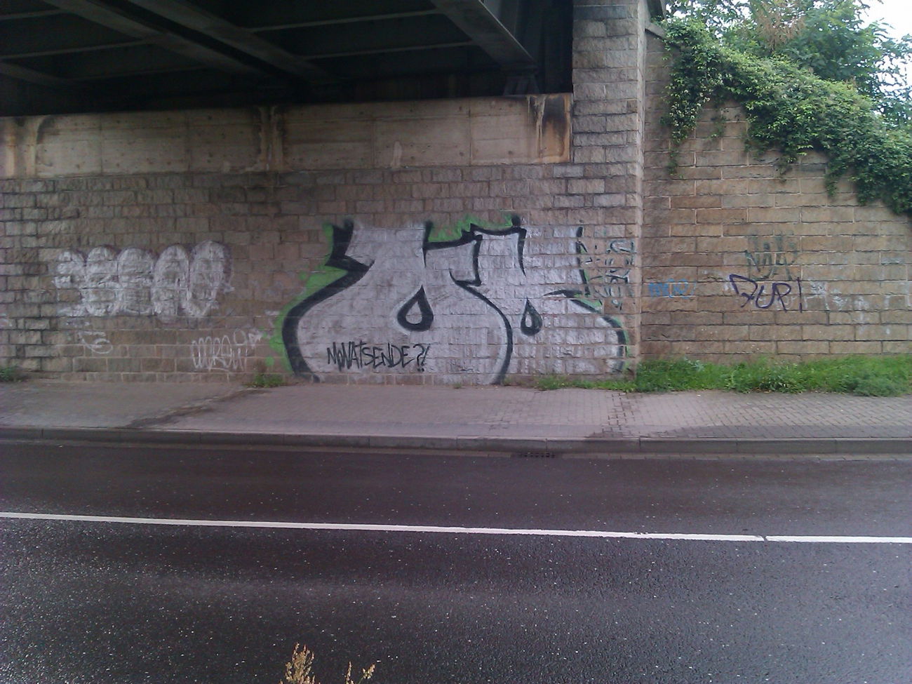 Graffiti Bombing - Photo by DerKoeter - oo, ohoh, crew