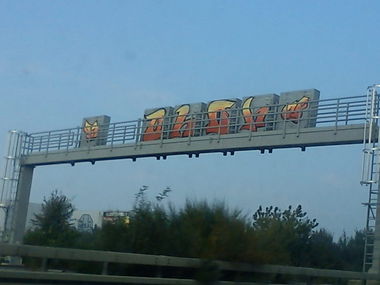 Graffiti Bombing - Photo by DerKoeter - oo, ohoh, crew