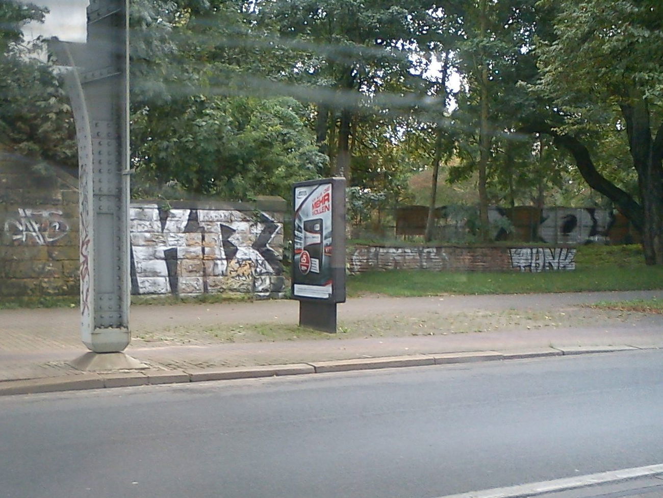 Graffiti Bombing - Photo by DerKoeter - oo, ohoh, crew