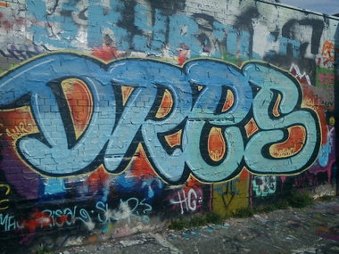 Graffiti Wall - Photo by DerKoeter - dres, two, drestwo