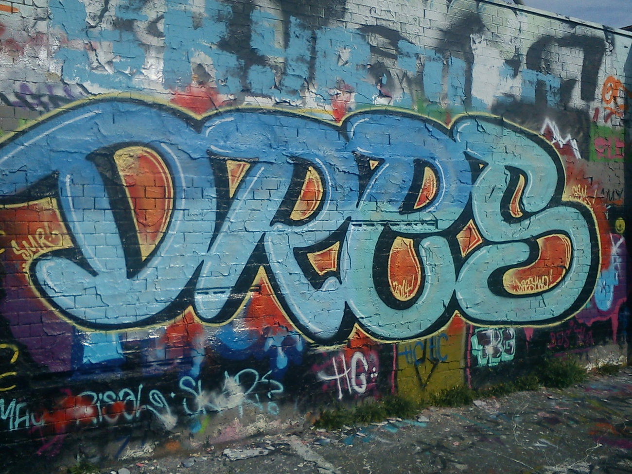 Graffiti Wall - Photo by DerKoeter - dres, two, drestwo
