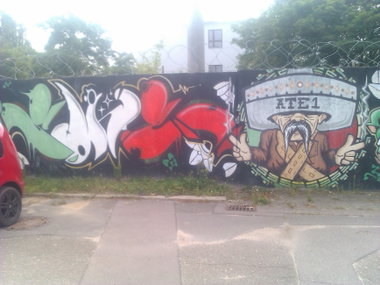 Graffiti Wall - Photo by DerKoeter - sowe, ate, ateone