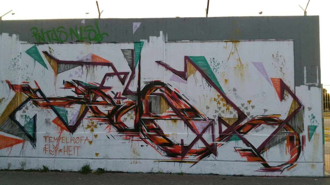 Graffiti Wall - Photo by DerKoeter - berlin, tempelhof