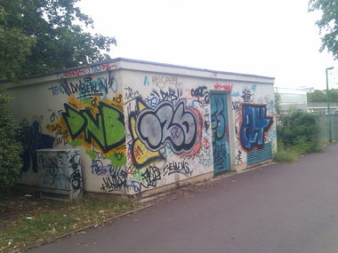 Graffiti Bombing - Photo by DerKoeter - dnb, berlin, 026