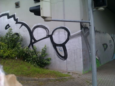 Graffiti Bombing - Photo by DerKoeter - sued, magdeburg, süd