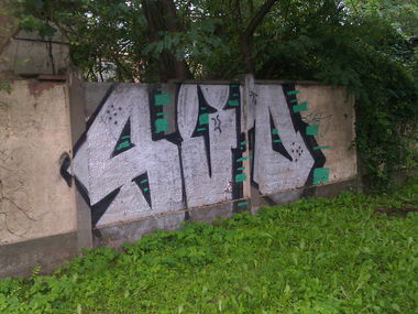 Graffiti Bombing - Photo by DerKoeter - süd, sued, magdeburg