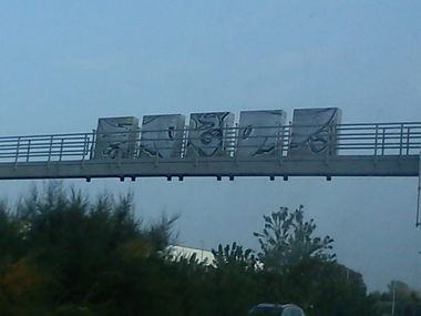 Graffiti Bombing - Photo by DerKoeter - oo, ohoh, crew