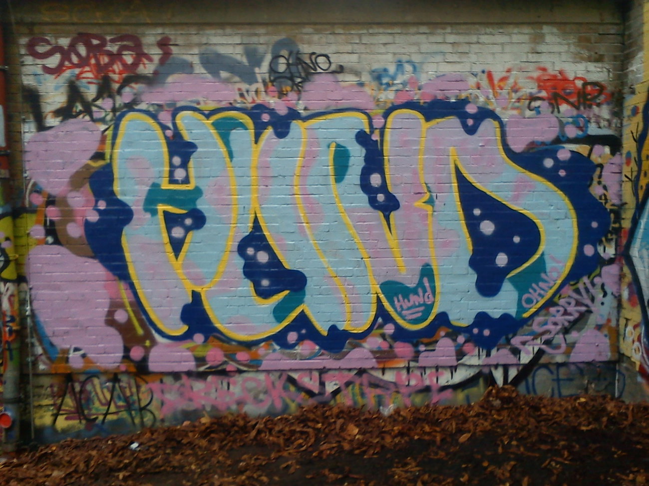 Graffiti Wall - Photo by DerKoeter - hund, kga, onc (2014)
