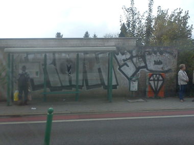 Graffiti Bombing - Photo by DerKoeter - sued, süd, crew