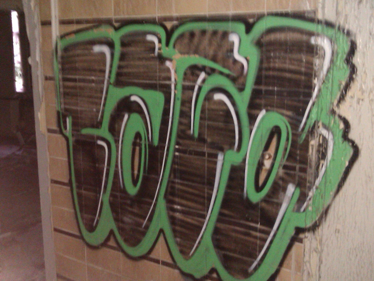 Graffiti Wall - Photo by DerKoeter - cazo, magdeburg