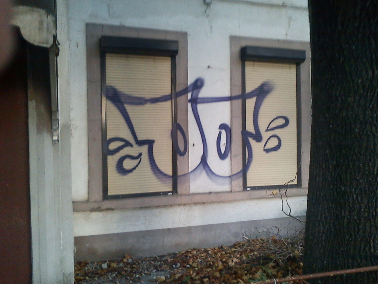 Graffiti Bombing - Photo by DerKoeter - oo, ohoh, crew