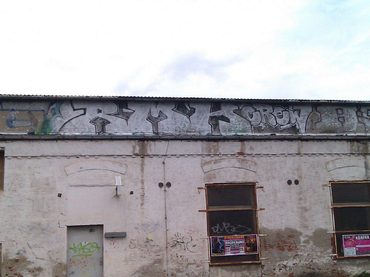 Graffiti Bombing - Photo by DerKoeter - amk, magdeburg, rooftop