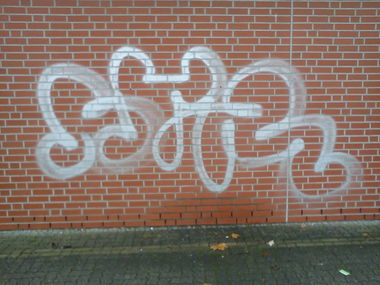 Graffiti Bombing - Photo by DerKoeter - btr, borntorock, rip