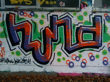 Graffiti Bombing - Photo by DerKoeter - hund, haupthall, schöningen (2014)