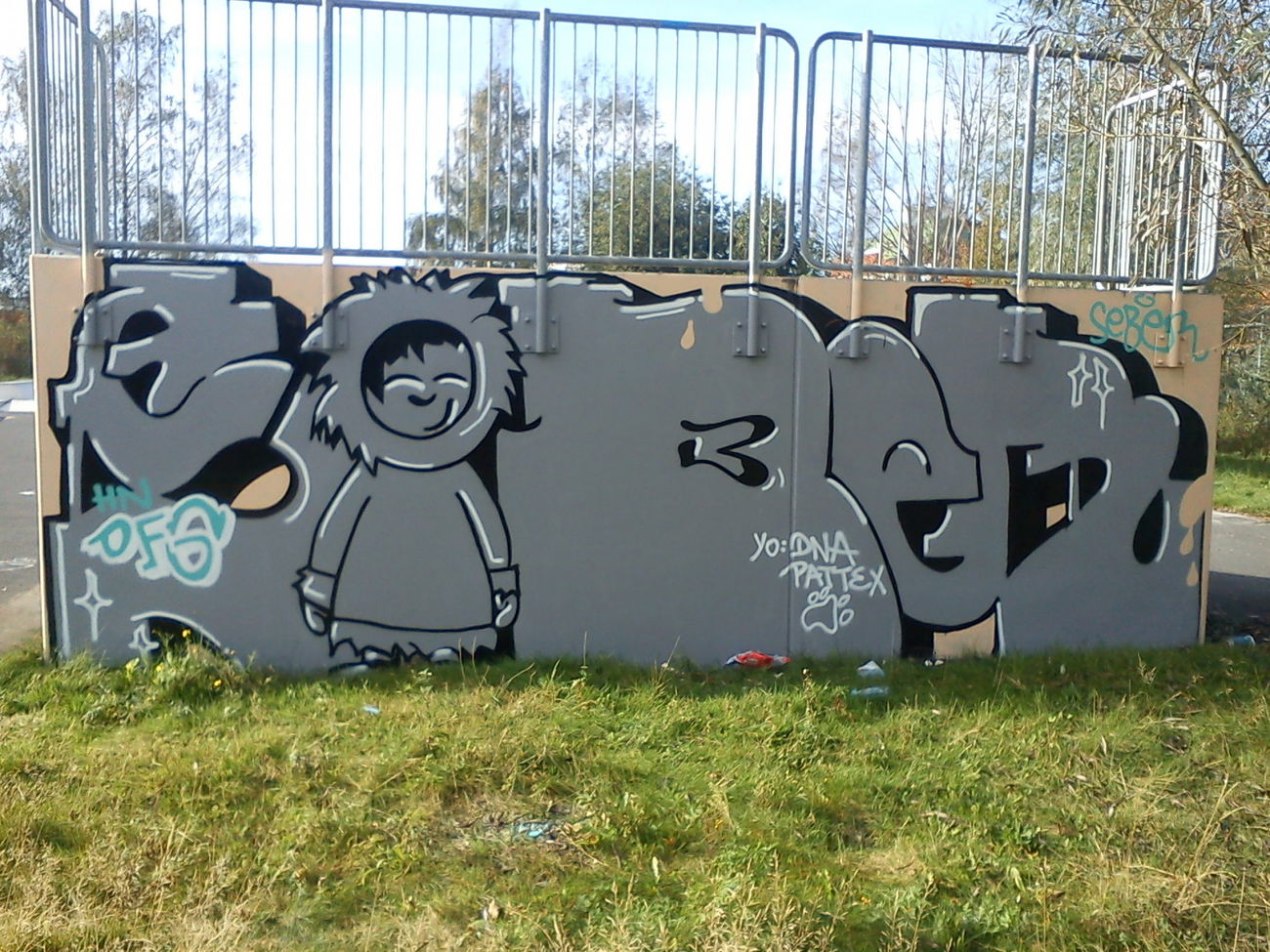 Graffiti Wall - Photo by DerKoeter - seber, eskimo, character