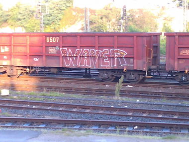 Graffiti Train - Photo by DerKoeter - waver, kloak, cargo