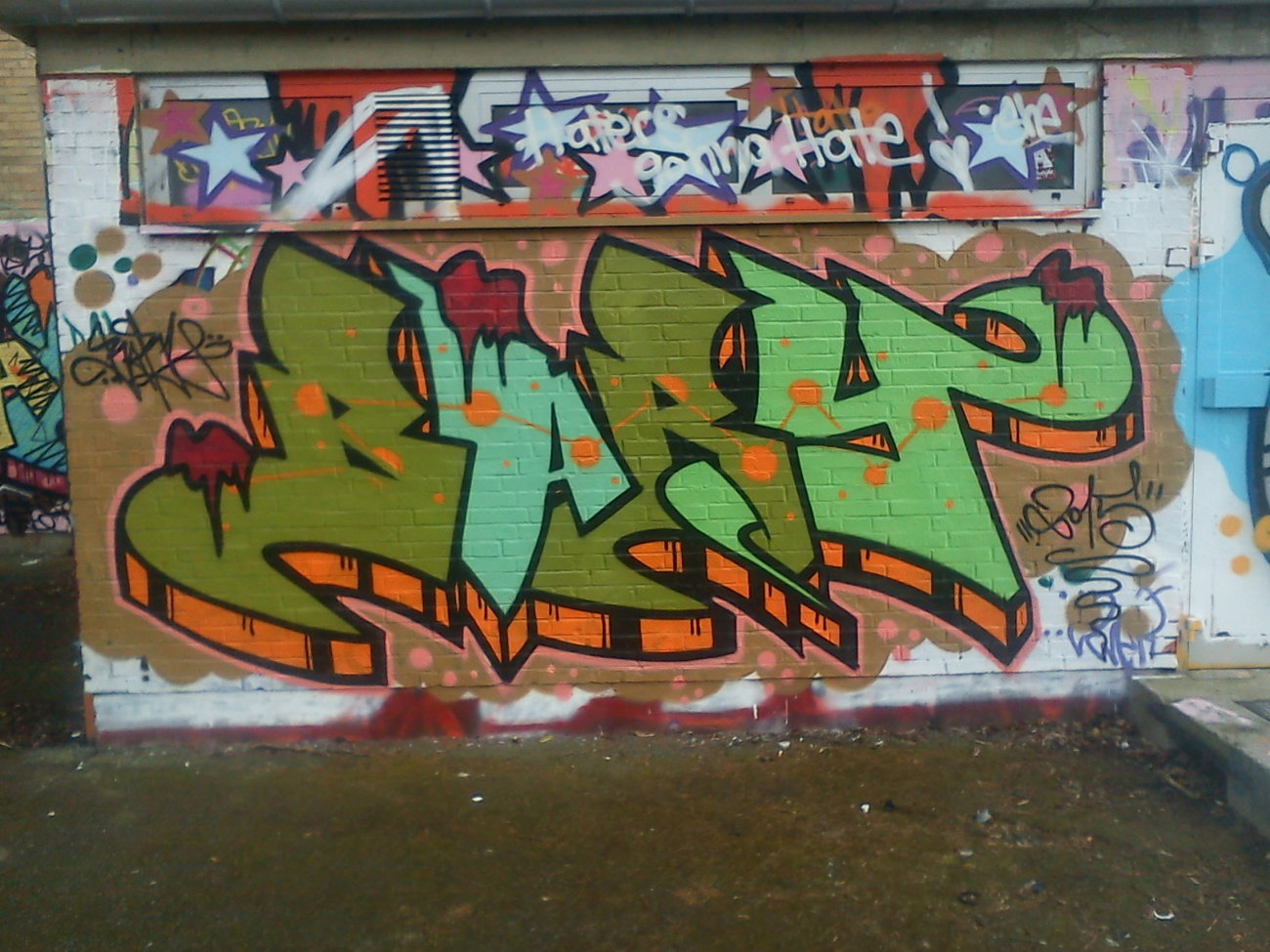 Graffiti Wall - Photo by DerKoeter - baby, schöningen, haupthall (2015)