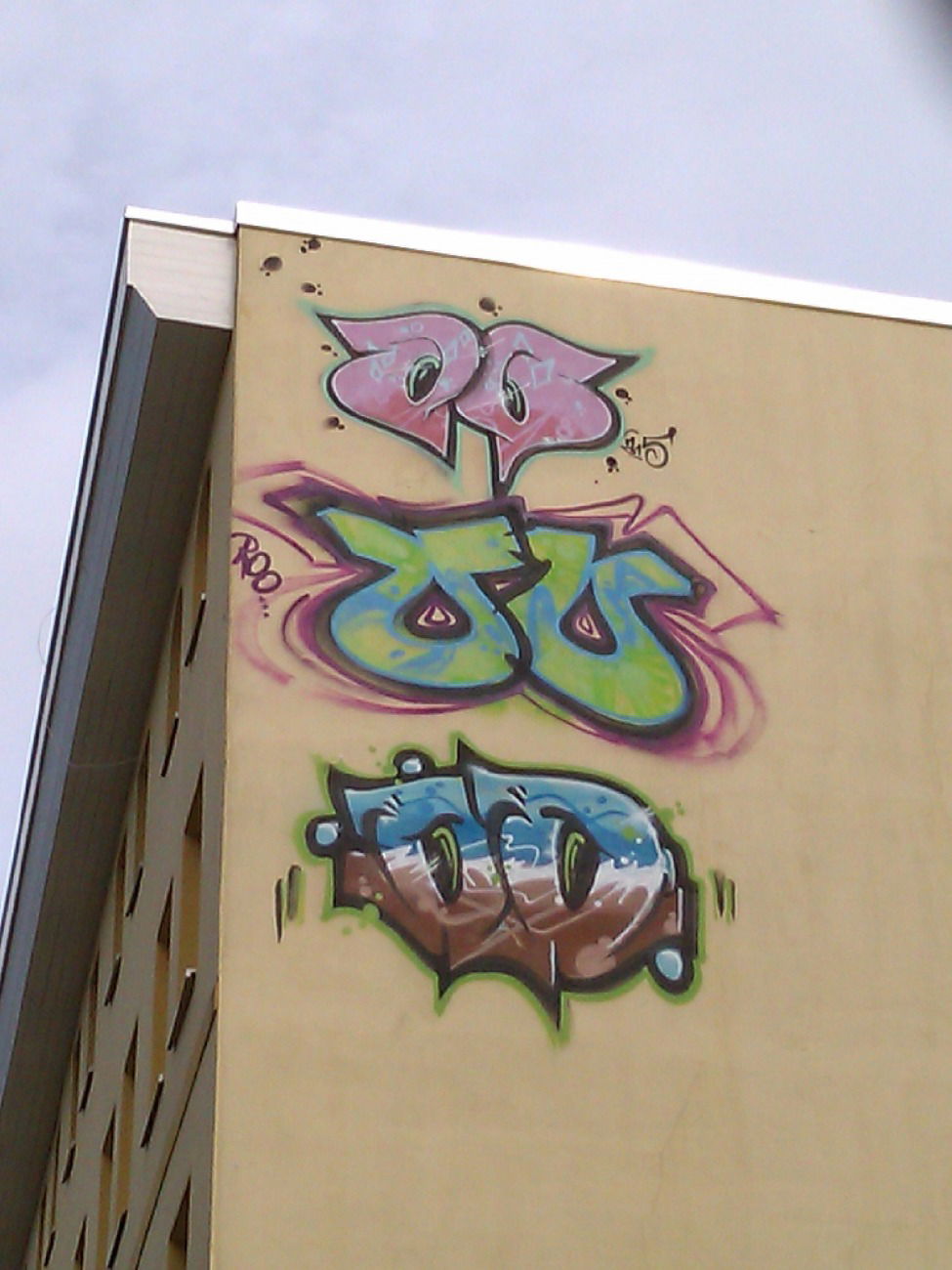 Graffiti Bombing - Photo by DerKoeter - oo, ohoh, crew