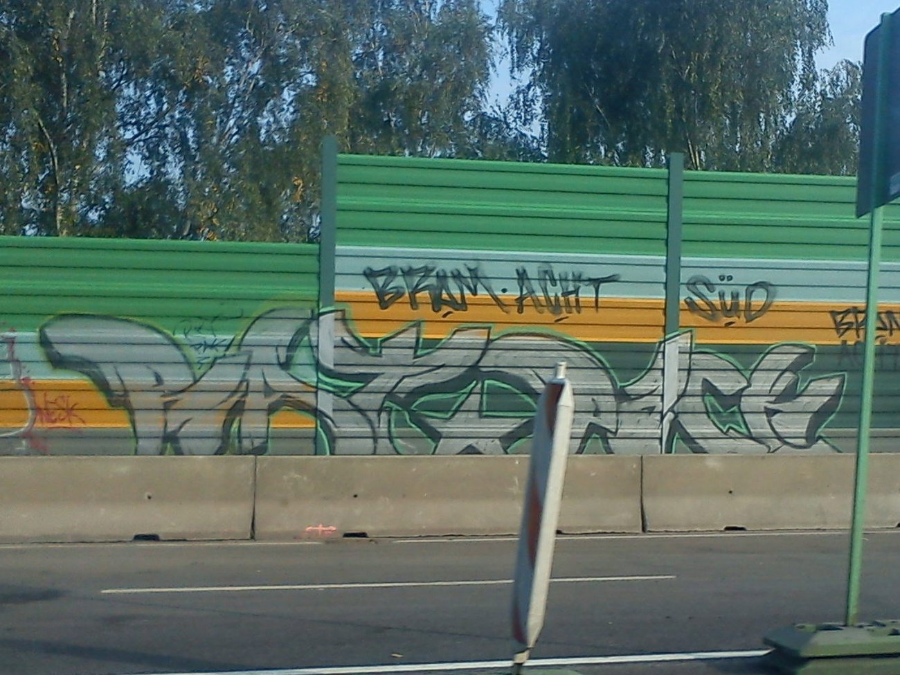 Graffiti Wall - Photo by DerKoeter - acht, brom, sued