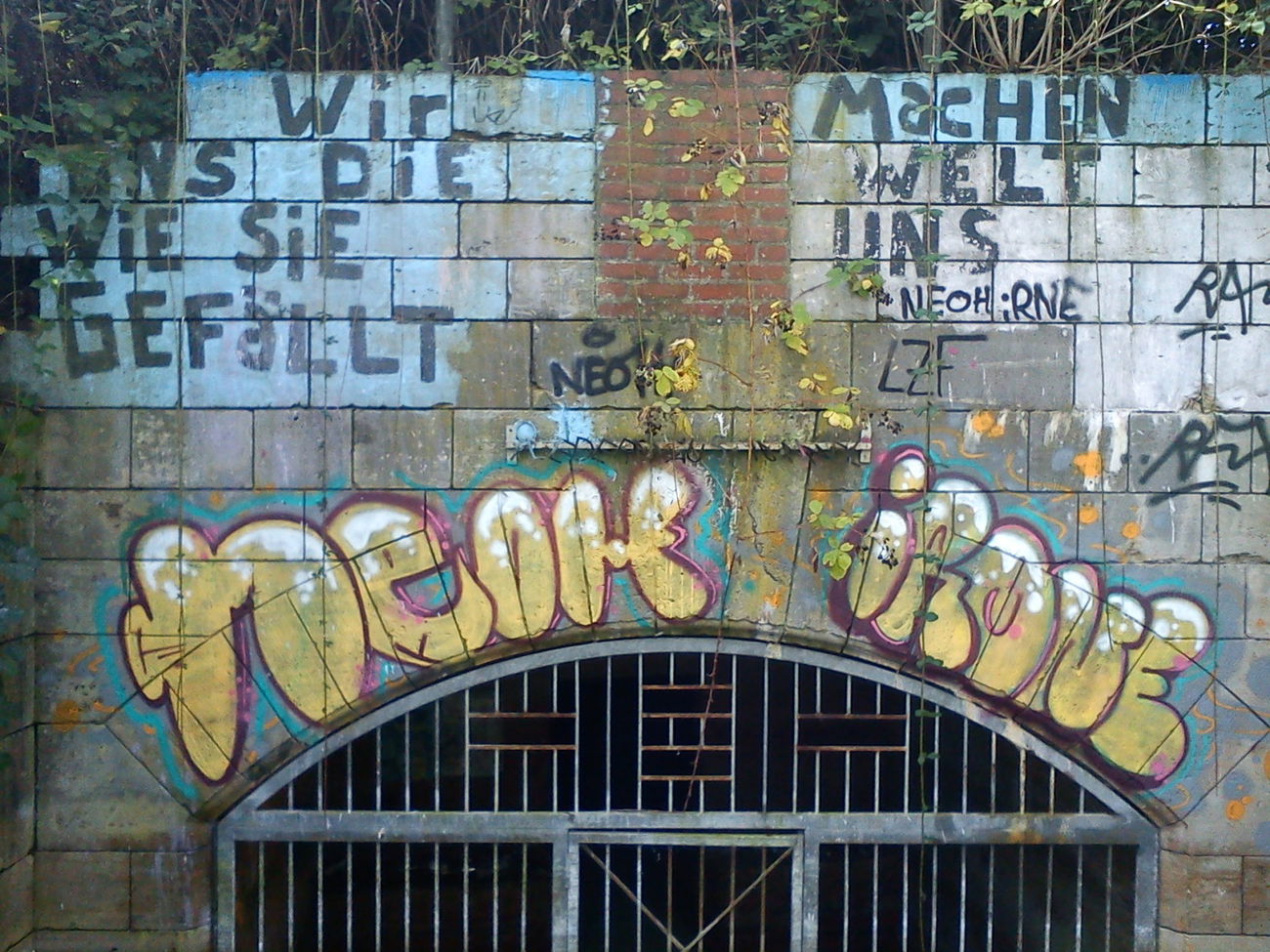 Graffiti Bombing - Photo by DerKoeter - neoh, irone, wolfenbüttel