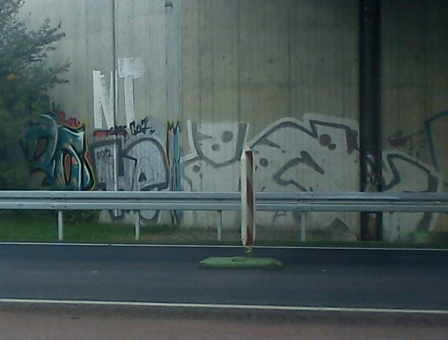 Graffiti Wall - Photo by DerKoeter - he, iq, nt (2012)