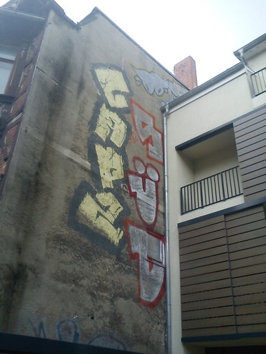 Graffiti Wall - Photo by DerKoeter - capz, oo, ohoh