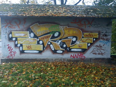 Graffiti Bombing - Photo by DerKoeter - erde, dq, doqs