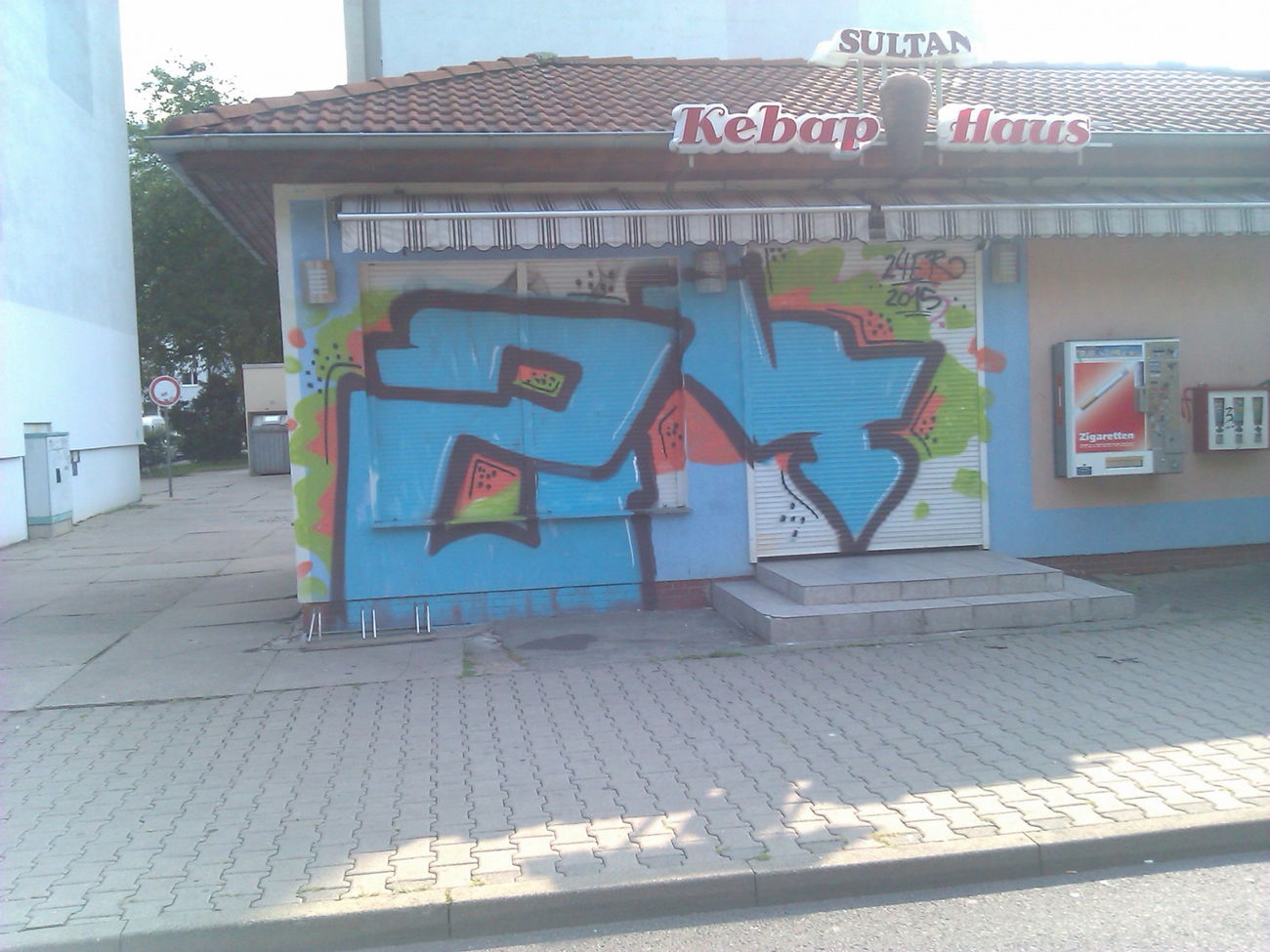 Graffiti Bombing - Photo by DerKoeter - 24, 24er, crew (2015)