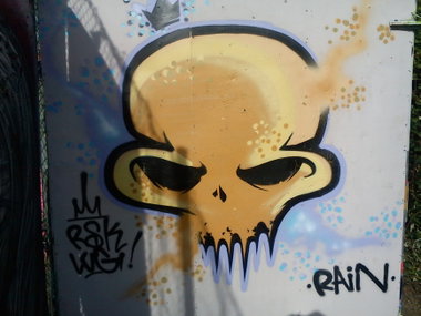 Graffiti Wall - Photo by DerKoeter - rain, character