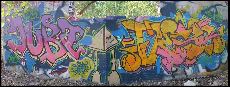 Graffiti Wall - Photo by Des2 - Des2, Juba, AHNL (2013)