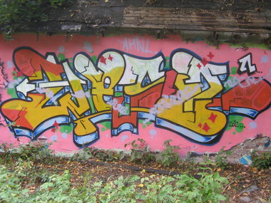 Graffiti Wall - Photo by Des2 - wes2 (2012)
